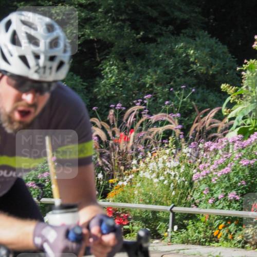 08.09.2024 - Stadtparktriathlon Zöllner http://msf.ph/oto/6988688 08.09.2024 10:12:13 Radfahren 211, 217 meine-sportfotos.de