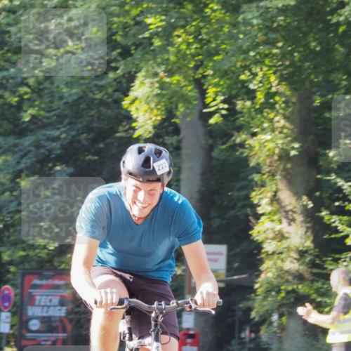 08.09.2024 - Stadtparktriathlon Zöllner http://msf.ph/oto/6988875 08.09.2024 10:13:48 Radfahren 221, 222, 226, 252 meine-sportfotos.de