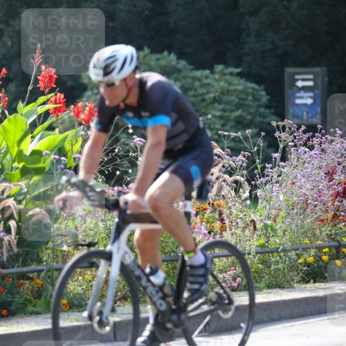 08.09.2024 - Stadtparktriathlon Zöllner http://msf.ph/oto/6989027 08.09.2024 11:12:30 Radfahren 511, 554 meine-sportfotos.de