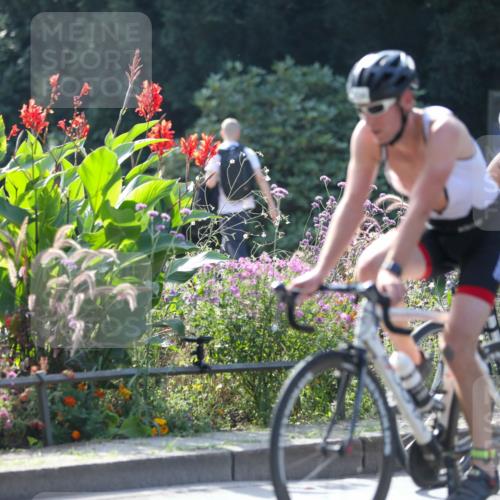 08.09.2024 - Stadtparktriathlon Zöllner http://msf.ph/oto/6989056 08.09.2024 11:12:57 Radfahren 327, 424, 509, 514, 534, 545, 559 meine-sportfotos.de