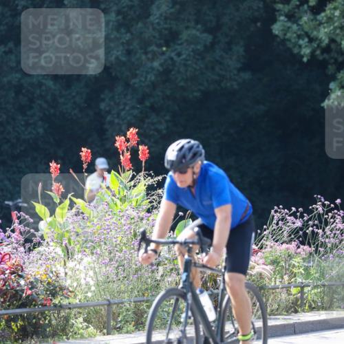 08.09.2024 - Stadtparktriathlon Zöllner http://msf.ph/oto/6989184 08.09.2024 11:16:02 Radfahren 415, 493, 513, 525, 535, 542, 550 meine-sportfotos.de