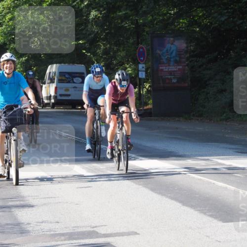 08.09.2024 - Stadtparktriathlon Zöllner http://msf.ph/oto/6989207 08.09.2024 10:15:56 Radfahren 204, 210, 228, 243, 251, 353 meine-sportfotos.de