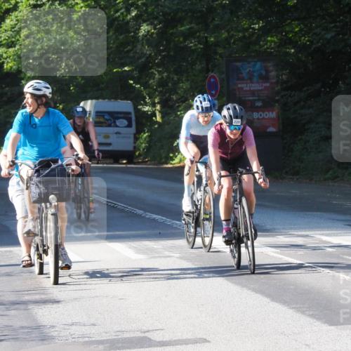 08.09.2024 - Stadtparktriathlon Zöllner http://msf.ph/oto/6989215 08.09.2024 10:15:57 Radfahren 204, 210, 228, 243, 251, 353 meine-sportfotos.de