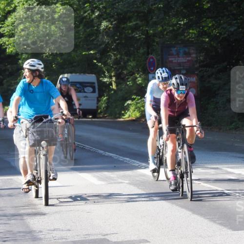 08.09.2024 - Stadtparktriathlon Zöllner http://msf.ph/oto/6989219 08.09.2024 10:15:57 Radfahren 204, 210, 228, 243, 251, 353 meine-sportfotos.de