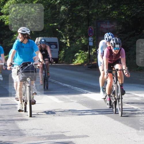 08.09.2024 - Stadtparktriathlon Zöllner http://msf.ph/oto/6989221 08.09.2024 10:15:57 Radfahren 204, 210, 228, 243, 251, 353 meine-sportfotos.de