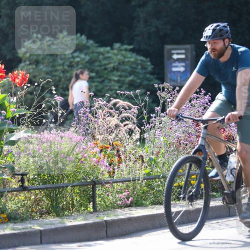 08.09.2024 - Stadtparktriathlon Zöllner http://msf.ph/oto/6989410 08.09.2024 11:17:40 Radfahren 412, 470, 473, 536 meine-sportfotos.de