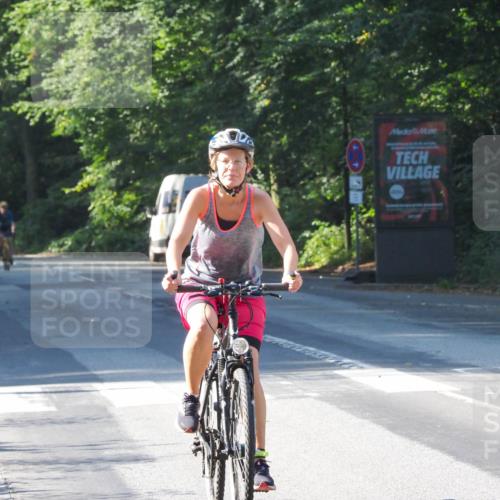 08.09.2024 - Stadtparktriathlon Zöllner http://msf.ph/oto/6990952 08.09.2024 10:22:54 Radfahren 280, 296, 298, 351 meine-sportfotos.de