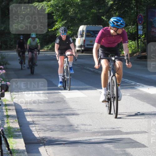 08.09.2024 - Stadtparktriathlon Zöllner http://msf.ph/oto/6991030 08.09.2024 10:23:07 Radfahren 228, 256, 263, 281, 296, 315, 335 meine-sportfotos.de