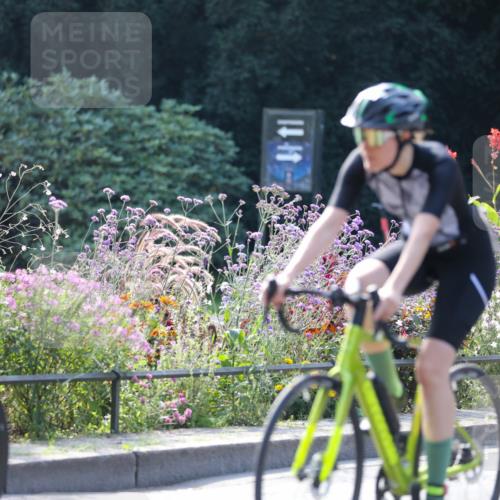 08.09.2024 - Stadtparktriathlon Zöllner http://msf.ph/oto/6991272 08.09.2024 11:30:36 Radfahren 487, 524, 541, 588, 606 meine-sportfotos.de