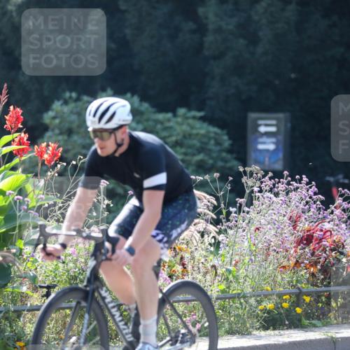 08.09.2024 - Stadtparktriathlon Zöllner http://msf.ph/oto/6992024 08.09.2024 11:38:43 Radfahren 588, 667, 705, 710 meine-sportfotos.de