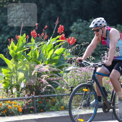 08.09.2024 - Stadtparktriathlon Zöllner http://msf.ph/oto/6992801 08.09.2024 11:49:10 Radfahren 580, 624, 672, 700, 709, 725, 734, 742 meine-sportfotos.de