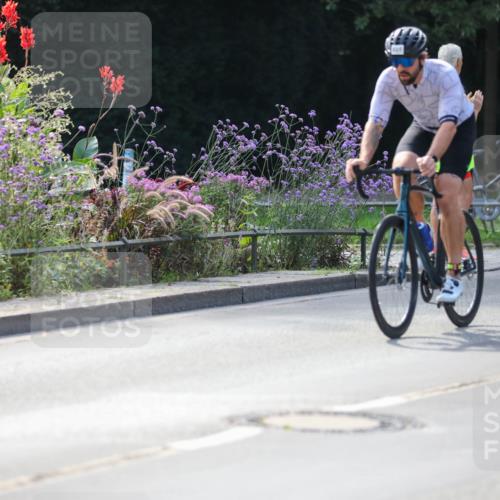 08.09.2024 - Stadtparktriathlon Zöllner http://msf.ph/oto/6993348 08.09.2024 11:53:24 Radfahren 587, 674, 685, 708, 715 meine-sportfotos.de