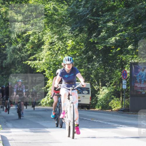 08.09.2024 - Stadtparktriathlon Zöllner http://msf.ph/oto/6993568 08.09.2024 10:39:20 Radfahren 233, 252, 266, 268, 275, 288, 343, 358, 381, 413, 424 meine-sportfotos.de