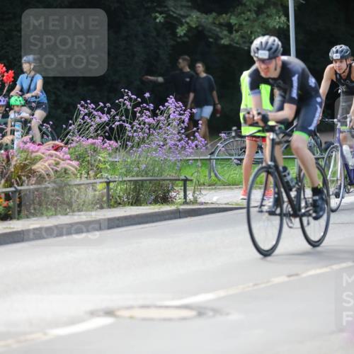 08.09.2024 - Stadtparktriathlon Zöllner http://msf.ph/oto/6993585 08.09.2024 11:55:51 Radfahren 672, 692, 711, 738, 740, 773, 784, 791, 800 meine-sportfotos.de