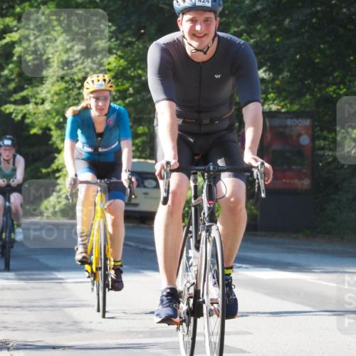 08.09.2024 - Stadtparktriathlon Zöllner http://msf.ph/oto/6993644 08.09.2024 10:39:30 Radfahren 275, 281, 288, 296, 298, 324, 338, 358, 367, 381, 405, 413, 424 meine-sportfotos.de