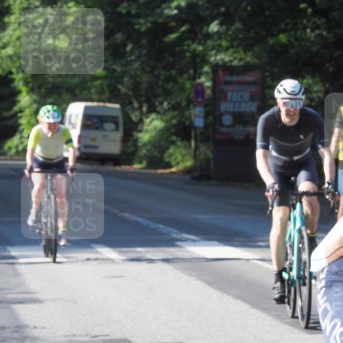 08.09.2024 - Stadtparktriathlon Zöllner http://msf.ph/oto/6993780 08.09.2024 10:39:38 Radfahren 278, 281, 298, 324, 367, 372, 405 meine-sportfotos.de