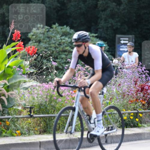 08.09.2024 - Stadtparktriathlon Zöllner http://msf.ph/oto/6993966 08.09.2024 11:58:10 Radfahren 580, 705, 718, 748, 770 meine-sportfotos.de