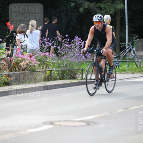 08.09.2024 - Stadtparktriathlon Zöllner http://msf.ph/oto/6994192 08.09.2024 11:58:52 Radfahren 564, 695, 758, 796, 811, 840, 843 meine-sportfotos.de