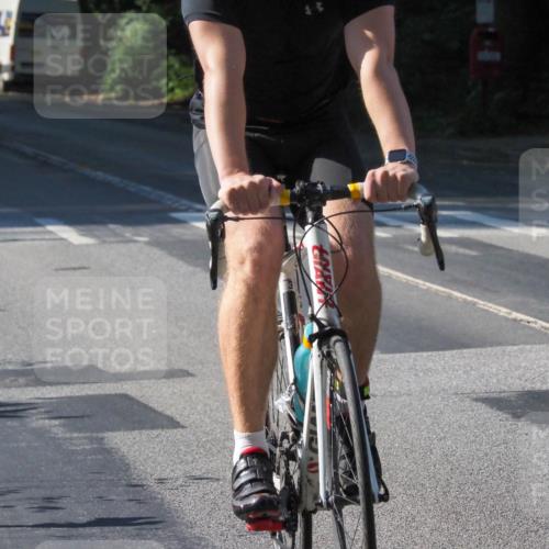 08.09.2024 - Stadtparktriathlon Zöllner http://msf.ph/oto/6994290 08.09.2024 10:42:24 Radfahren 43, 311, 321, 322, 329, 373, 375 meine-sportfotos.de