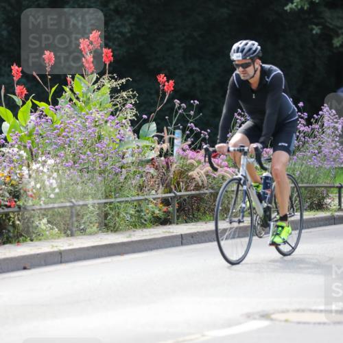 08.09.2024 - Stadtparktriathlon Zöllner http://msf.ph/oto/6994353 08.09.2024 11:59:35 Radfahren 582, 679, 685, 697, 708, 728, 741, 744 meine-sportfotos.de