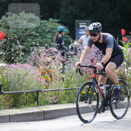 08.09.2024 - Stadtparktriathlon Zöllner http://msf.ph/oto/6994374 08.09.2024 11:59:39 Radfahren 582, 667, 668, 685, 697, 708, 728, 736, 845 meine-sportfotos.de
