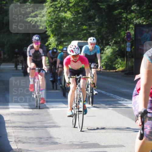 08.09.2024 - Stadtparktriathlon Zöllner http://msf.ph/oto/6994413 08.09.2024 10:42:35 Radfahren 43, 284, 304, 311, 321, 322, 323, 329, 360, 404, 410, 420, 435 meine-sportfotos.de