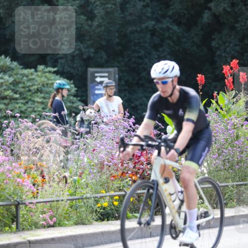 08.09.2024 - Stadtparktriathlon Zöllner http://msf.ph/oto/6994461 08.09.2024 12:00:10 Radfahren 591, 681, 684, 717, 721, 735, 752, 809 meine-sportfotos.de