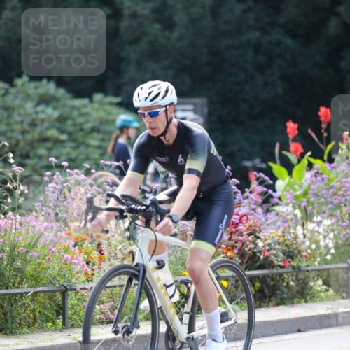 08.09.2024 - Stadtparktriathlon Zöllner http://msf.ph/oto/6994467 08.09.2024 12:00:10 Radfahren 591, 681, 684, 717, 721, 735, 752, 809 meine-sportfotos.de