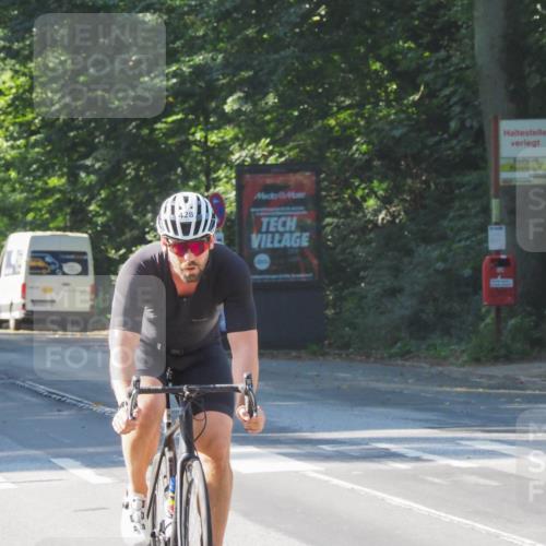 08.09.2024 - Stadtparktriathlon Zöllner http://msf.ph/oto/6994825 08.09.2024 10:45:35 Radfahren 303, 305, 390, 426, 428, 437 meine-sportfotos.de