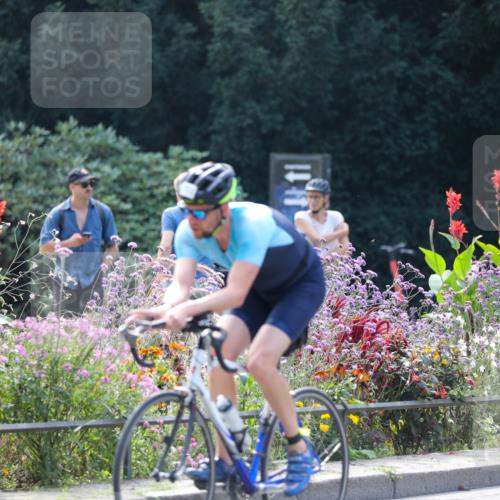 08.09.2024 - Stadtparktriathlon Zöllner http://msf.ph/oto/6994846 08.09.2024 12:03:47 Radfahren 693, 722, 802 meine-sportfotos.de