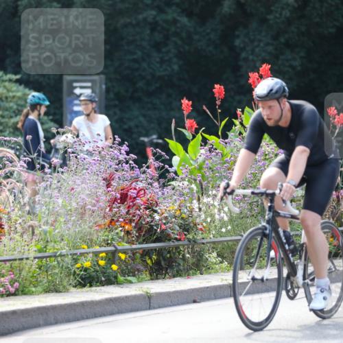 08.09.2024 - Stadtparktriathlon Zöllner http://msf.ph/oto/6994968 08.09.2024 12:04:50 Radfahren 650, 705, 739, 750, 779, 818 meine-sportfotos.de