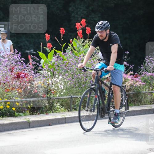 08.09.2024 - Stadtparktriathlon Zöllner http://msf.ph/oto/6995043 08.09.2024 12:05:10 Radfahren 696, 700, 704, 734, 742, 748, 762, 768, 805 meine-sportfotos.de