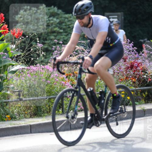 08.09.2024 - Stadtparktriathlon Zöllner http://msf.ph/oto/6995114 08.09.2024 12:05:36 Radfahren 677, 686, 695, 726, 817, 836, 837 meine-sportfotos.de