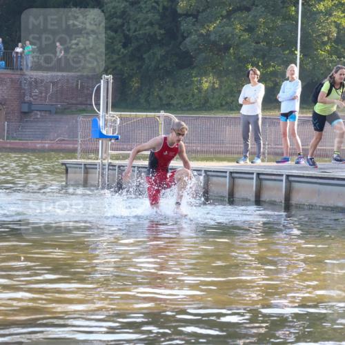 08.09.2024 - Stadtparktriathlon Luisa Fischer http://msf.ph/oto/6995157 08.09.2024 08:43:40 Schwimmen 8 meine-sportfotos.de