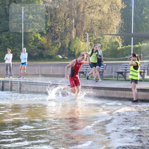 08.09.2024 - Stadtparktriathlon Luisa Fischer http://msf.ph/oto/6995162 08.09.2024 08:43:42 Schwimmen 8 meine-sportfotos.de