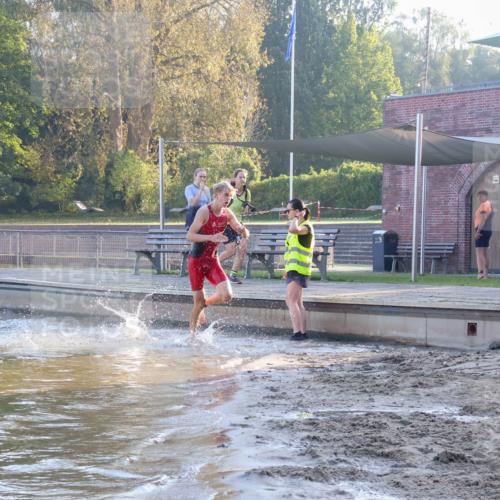08.09.2024 - Stadtparktriathlon Luisa Fischer http://msf.ph/oto/6995167 08.09.2024 08:43:42 Schwimmen 8 meine-sportfotos.de