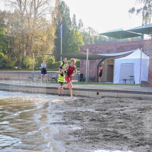 08.09.2024 - Stadtparktriathlon Luisa Fischer http://msf.ph/oto/6995176 08.09.2024 08:43:43 Schwimmen 8 meine-sportfotos.de