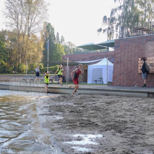 08.09.2024 - Stadtparktriathlon Luisa Fischer http://msf.ph/oto/6995180 08.09.2024 08:43:43 Schwimmen 8 meine-sportfotos.de