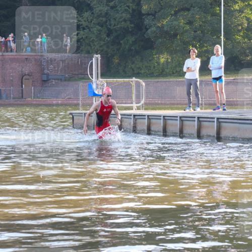 08.09.2024 - Stadtparktriathlon Luisa Fischer http://msf.ph/oto/6995198 08.09.2024 08:43:51 Schwimmen 13 meine-sportfotos.de