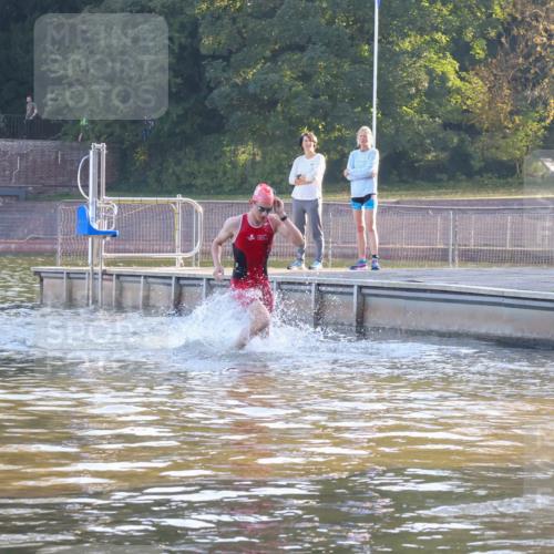 08.09.2024 - Stadtparktriathlon Luisa Fischer http://msf.ph/oto/6995205 08.09.2024 08:43:52 Schwimmen 13 meine-sportfotos.de