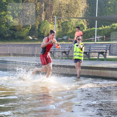 08.09.2024 - Stadtparktriathlon Luisa Fischer http://msf.ph/oto/6995211 08.09.2024 08:43:54 Schwimmen 13 meine-sportfotos.de