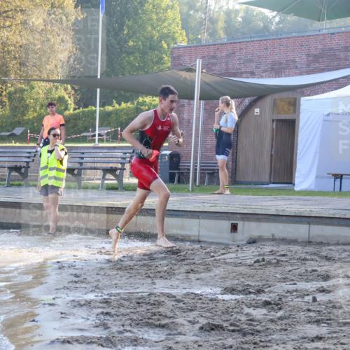 08.09.2024 - Stadtparktriathlon Luisa Fischer http://msf.ph/oto/6995221 08.09.2024 08:43:55 Schwimmen 13 meine-sportfotos.de