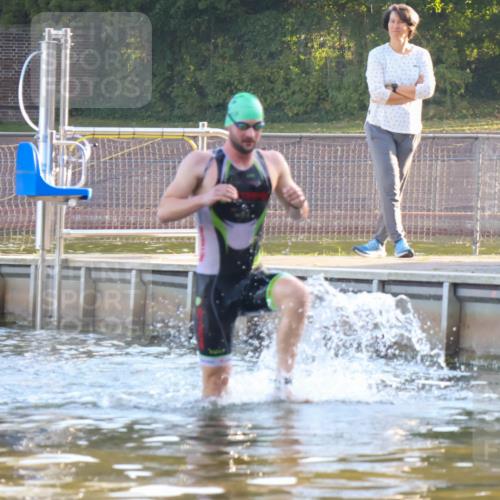 08.09.2024 - Stadtparktriathlon Luisa Fischer http://msf.ph/oto/6995280 08.09.2024 08:44:52 Schwimmen 69 meine-sportfotos.de