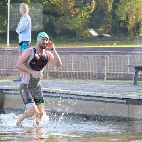 08.09.2024 - Stadtparktriathlon Luisa Fischer http://msf.ph/oto/6995288 08.09.2024 08:44:54 Schwimmen 69 meine-sportfotos.de