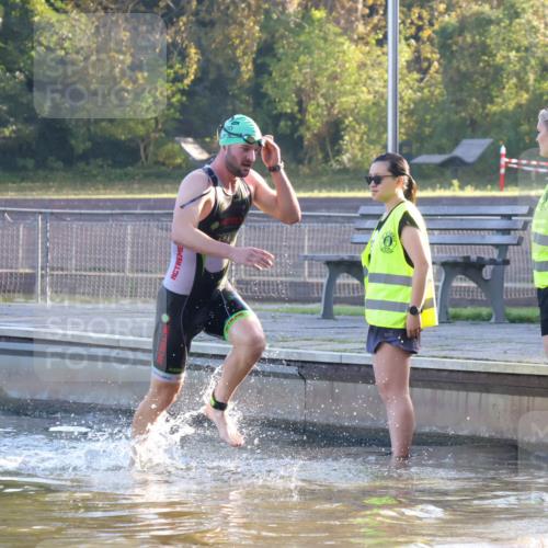 08.09.2024 - Stadtparktriathlon Luisa Fischer http://msf.ph/oto/6995291 08.09.2024 08:44:55 Schwimmen 69 meine-sportfotos.de