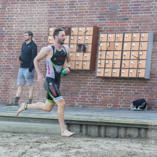 08.09.2024 - Stadtparktriathlon Luisa Fischer http://msf.ph/oto/6995314 08.09.2024 08:44:57 Schwimmen 69 meine-sportfotos.de