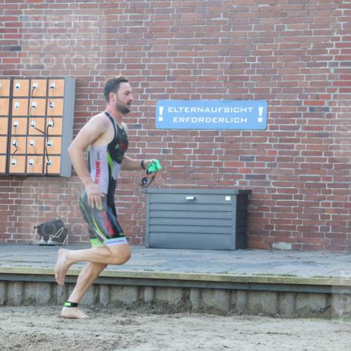 08.09.2024 - Stadtparktriathlon Luisa Fischer http://msf.ph/oto/6995319 08.09.2024 08:44:58 Schwimmen 69 meine-sportfotos.de