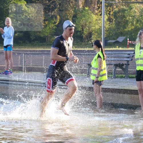08.09.2024 - Stadtparktriathlon Luisa Fischer http://msf.ph/oto/6995337 08.09.2024 08:45:10 Schwimmen 87 meine-sportfotos.de