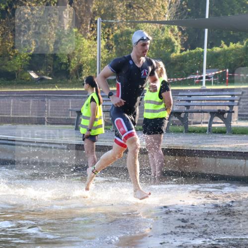 08.09.2024 - Stadtparktriathlon Luisa Fischer http://msf.ph/oto/6995343 08.09.2024 08:45:11 Schwimmen 87 meine-sportfotos.de