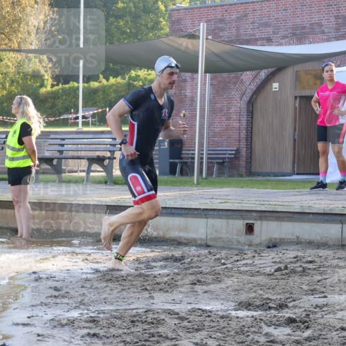 08.09.2024 - Stadtparktriathlon Luisa Fischer http://msf.ph/oto/6995346 08.09.2024 08:45:11 Schwimmen 87 meine-sportfotos.de